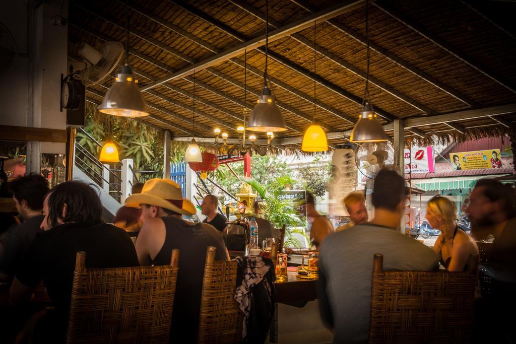 The Living Quarters Hostel 543 시엠리아프 외부 사진